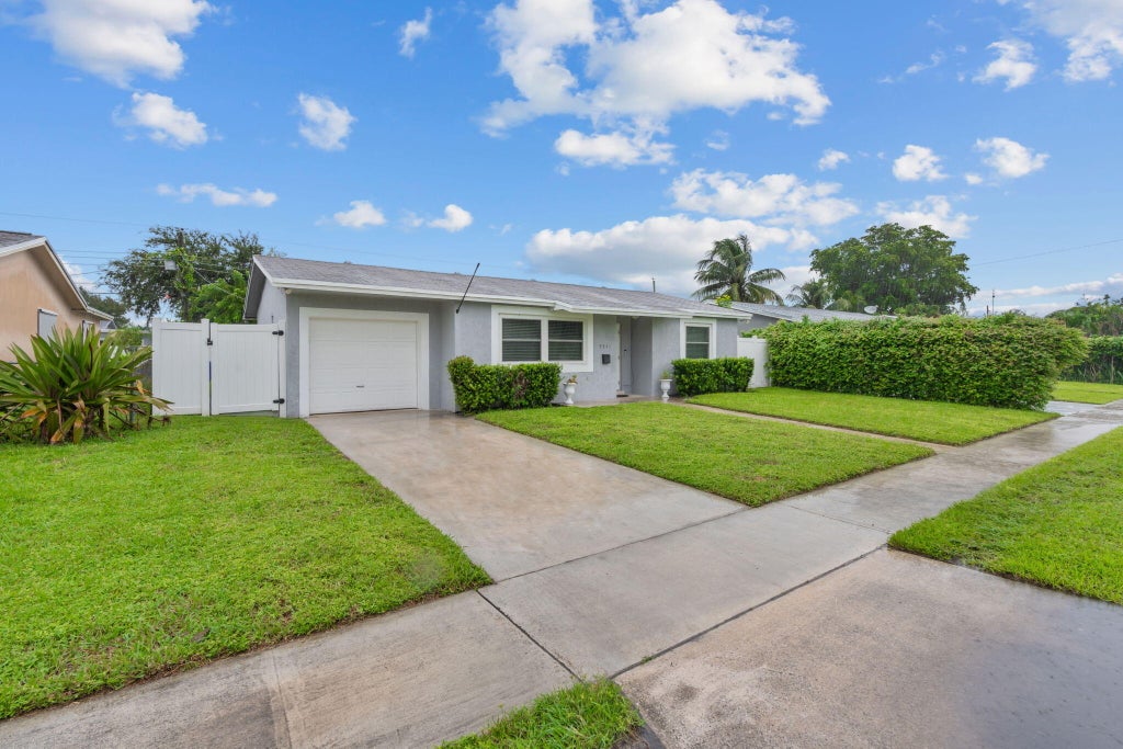 Photo of 7541 HOPE Street, Hollywood, FL 33024 (MLS # B26083742)