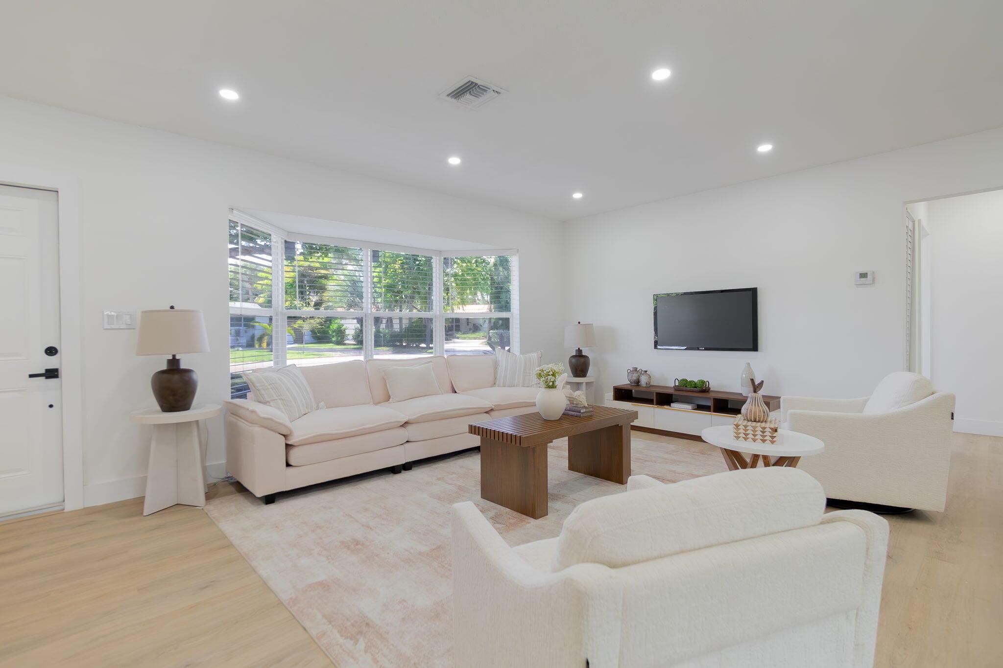 739 SE 11th Avenue