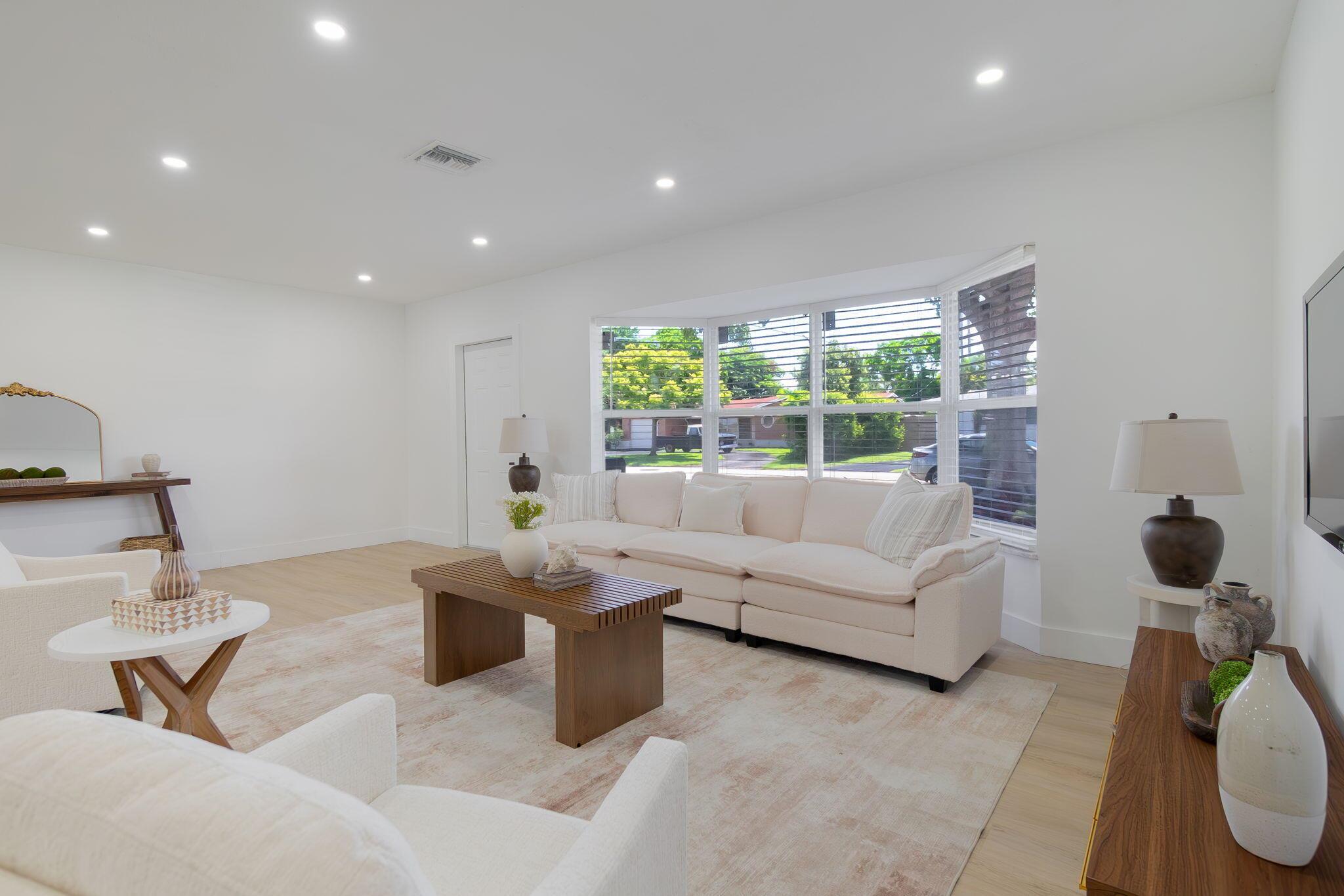 739 SE 11th Avenue