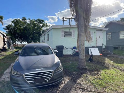 A home in Pahokee