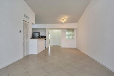 Condominium in Pembroke Pines FL 9640 2nd St St 9.jpg