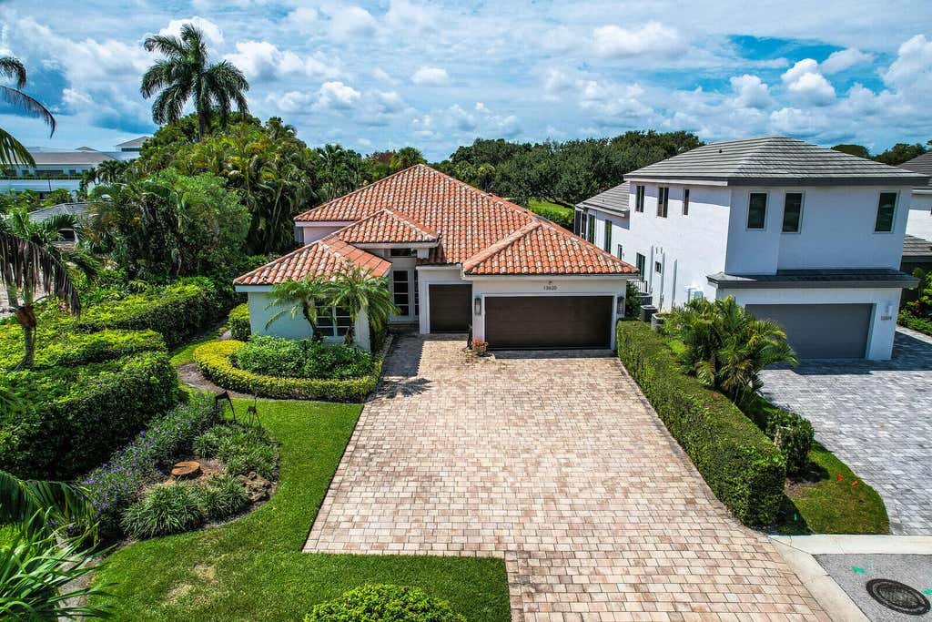 Photo of 13620 Verde Drive, Palm Beach Gardens, FL 33410 (MLS # B26062927)
