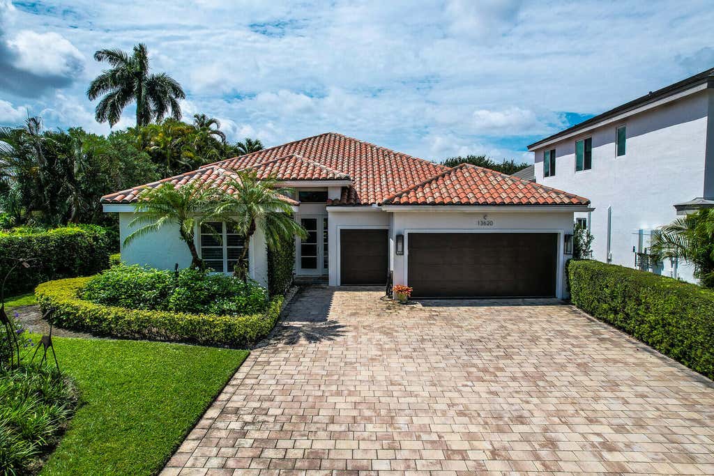 Photo of 13620 Verde Drive, Palm Beach Gardens, FL 33410 (MLS # B26062927)