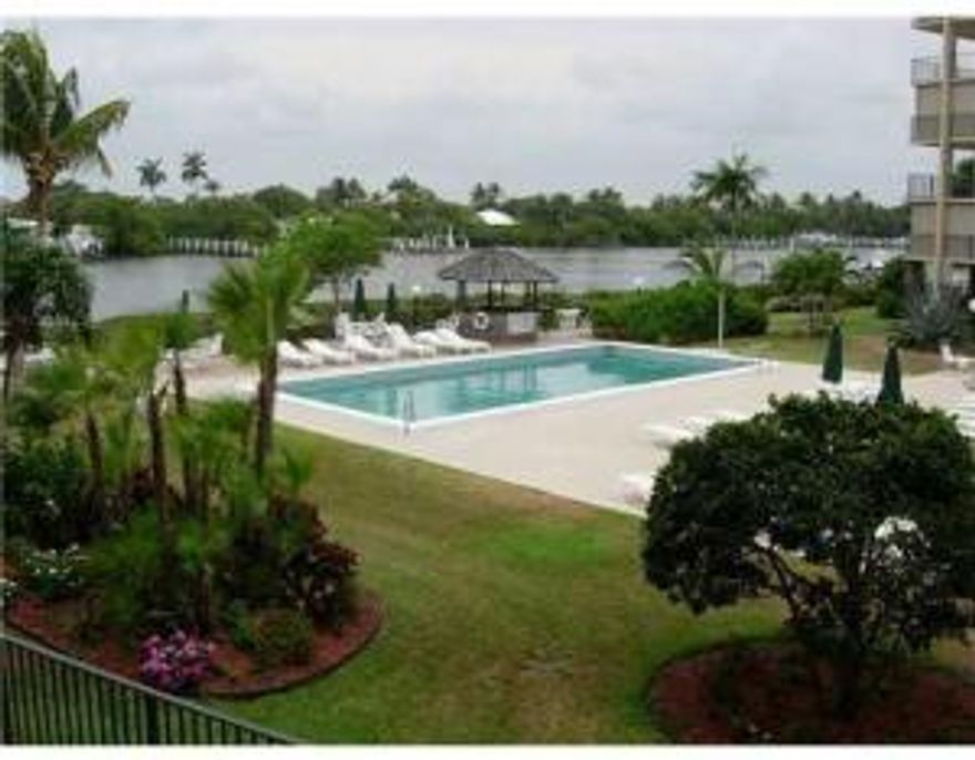 Condominium shows very well. Great location close to shopping, interstate and beaches.