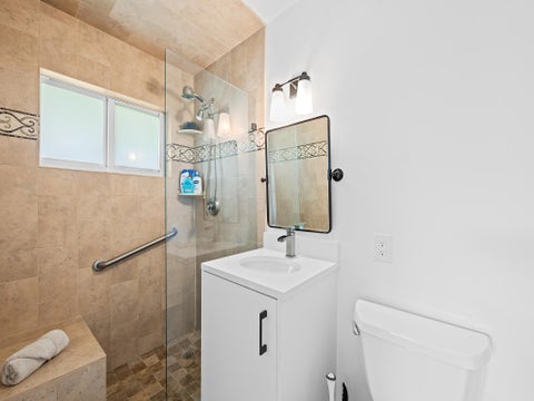 Tiny photo for 2421 NE 50th Street, Lighthouse Point, FL 33064 (MLS # B26037684)