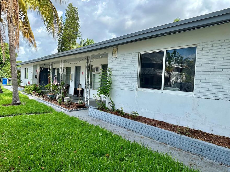 1 bedroom /1 bath new kitchen new floor new AC wall units . Very spacious - 800 square feet. IN ONE OF THE BEST FORT LAUDERDALE NEIGHBORHOOD "VICTORIA PARK" WILL NOT LAST!!!!!