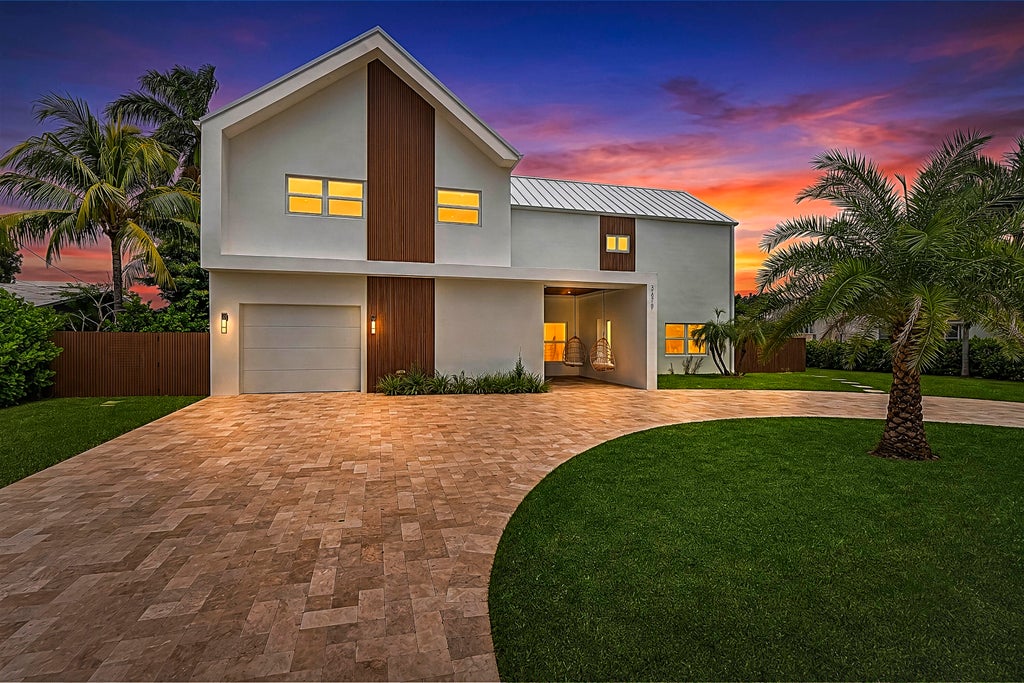 Photo of 303 SW 14TH Place, Boca Raton, FL 33432 (MLS # B26077884)