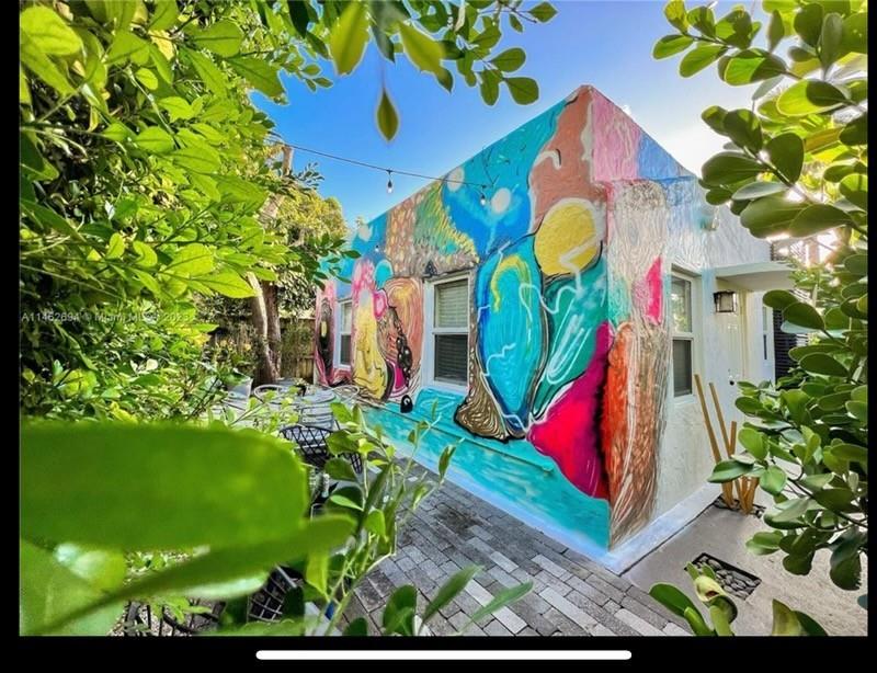 This Guest House Is A Gem! Featuring 2 Bedrooms, 1 Bathroom With Full Kitchen! Partially Furnished With Washer And Dryer Inside! Separate Entrance And Privacy Shrubs That Make You Feel Like Your Own. Parking Is Available For 2 Cars In Front Of The Property. Close To Miami Shores, Design District, Restaurants, Shops, MIA Airport, Beach And Much More!