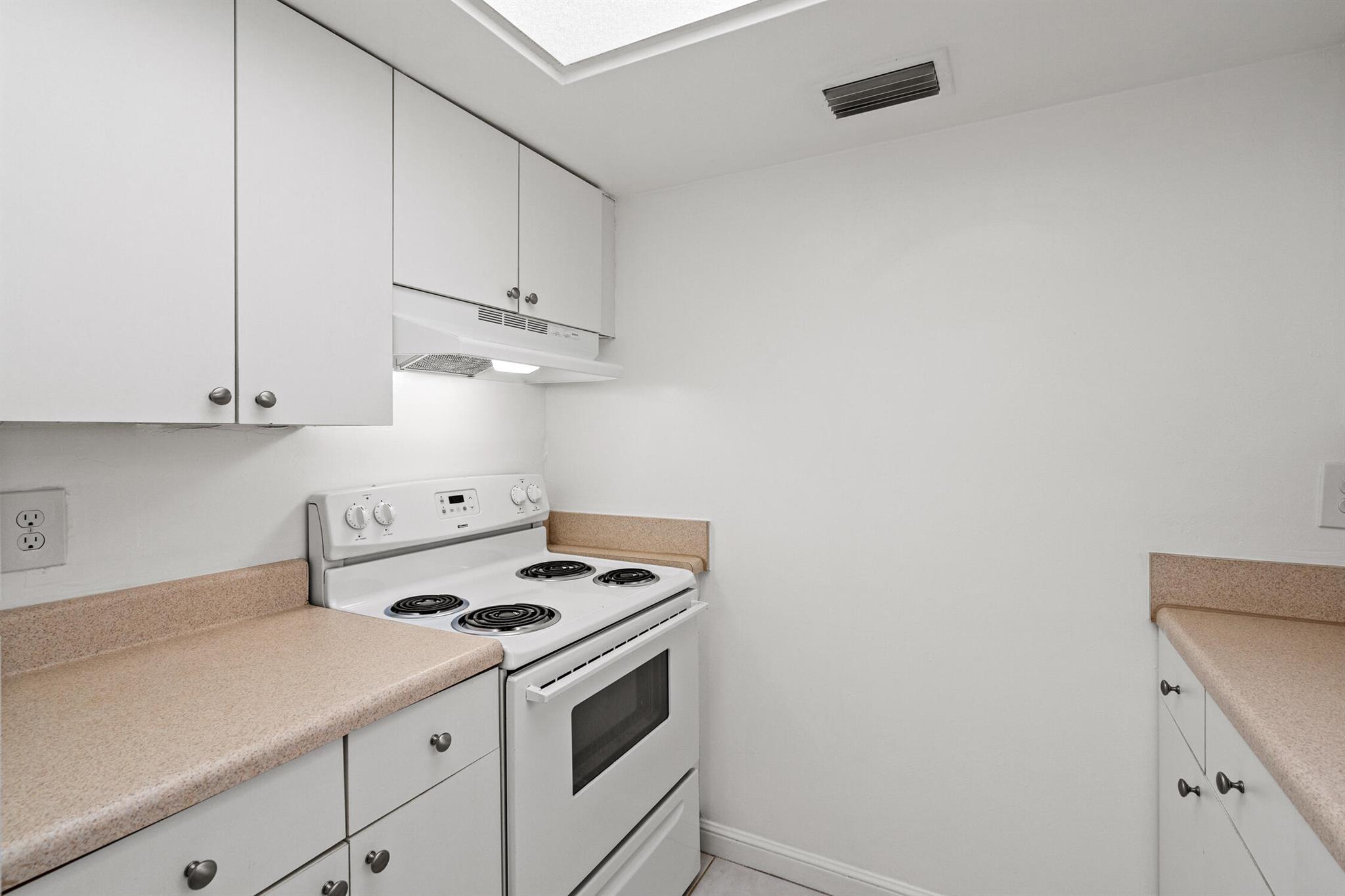 BOCA RATON HILLS SEC 02 - Residential Lease