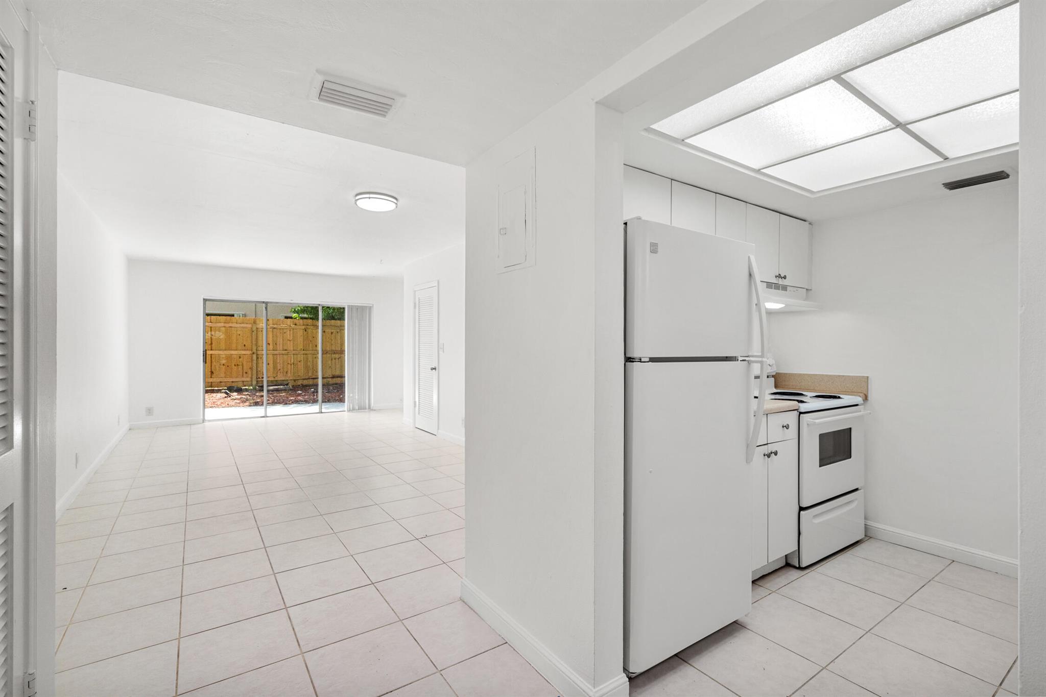 BOCA RATON HILLS SEC 02 - Residential Lease