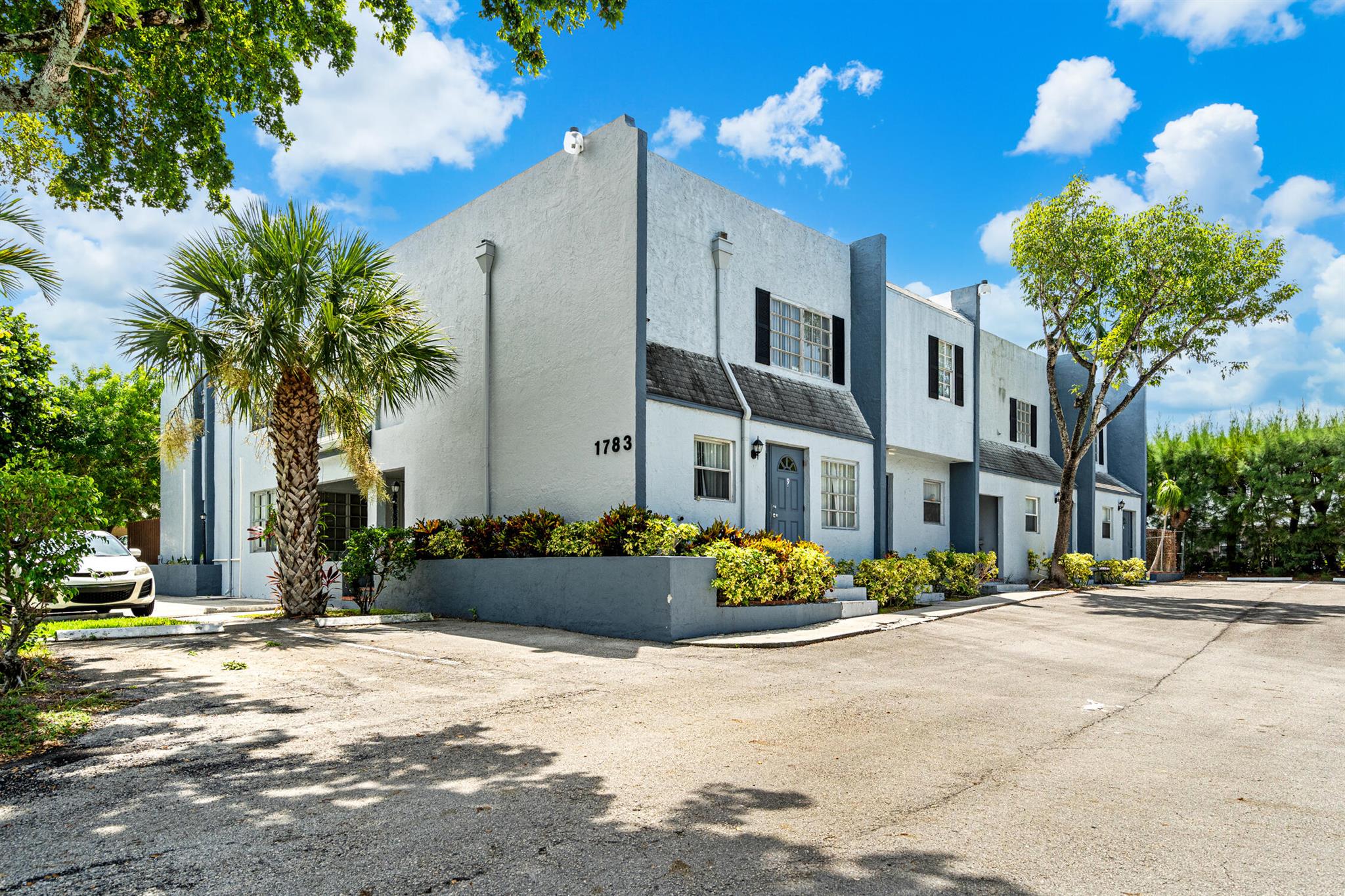 BOCA RATON HILLS SEC 02 - Residential Lease