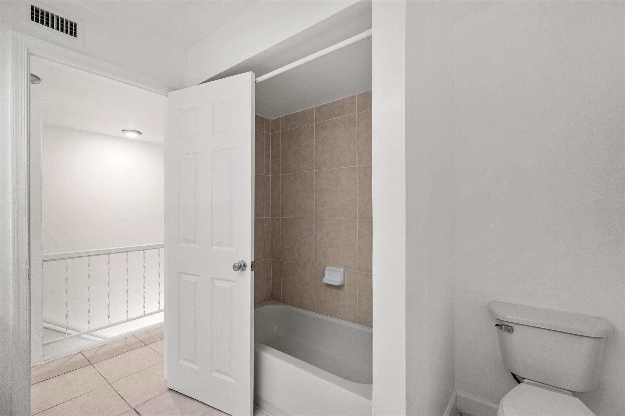 BOCA RATON HILLS SEC 02 - Residential Lease