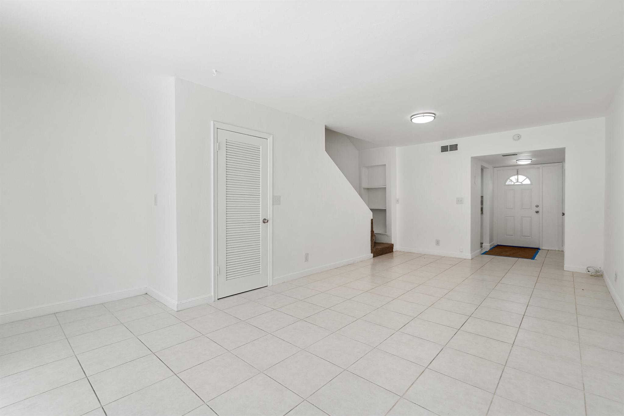 BOCA RATON HILLS SEC 02 - Residential Lease