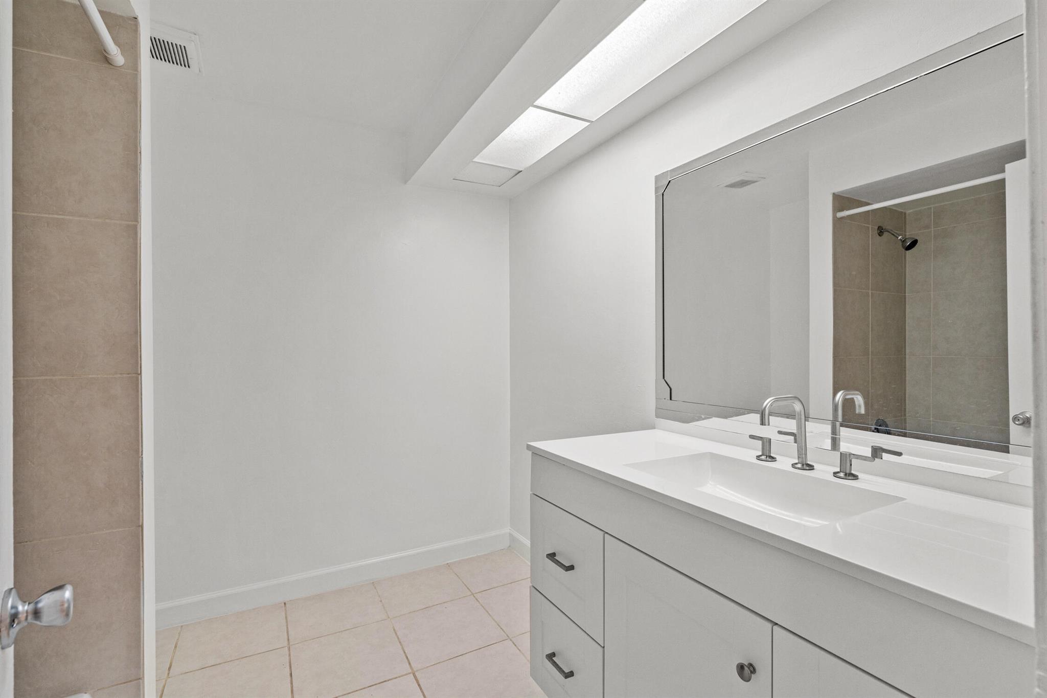 BOCA RATON HILLS SEC 02 - Residential Lease