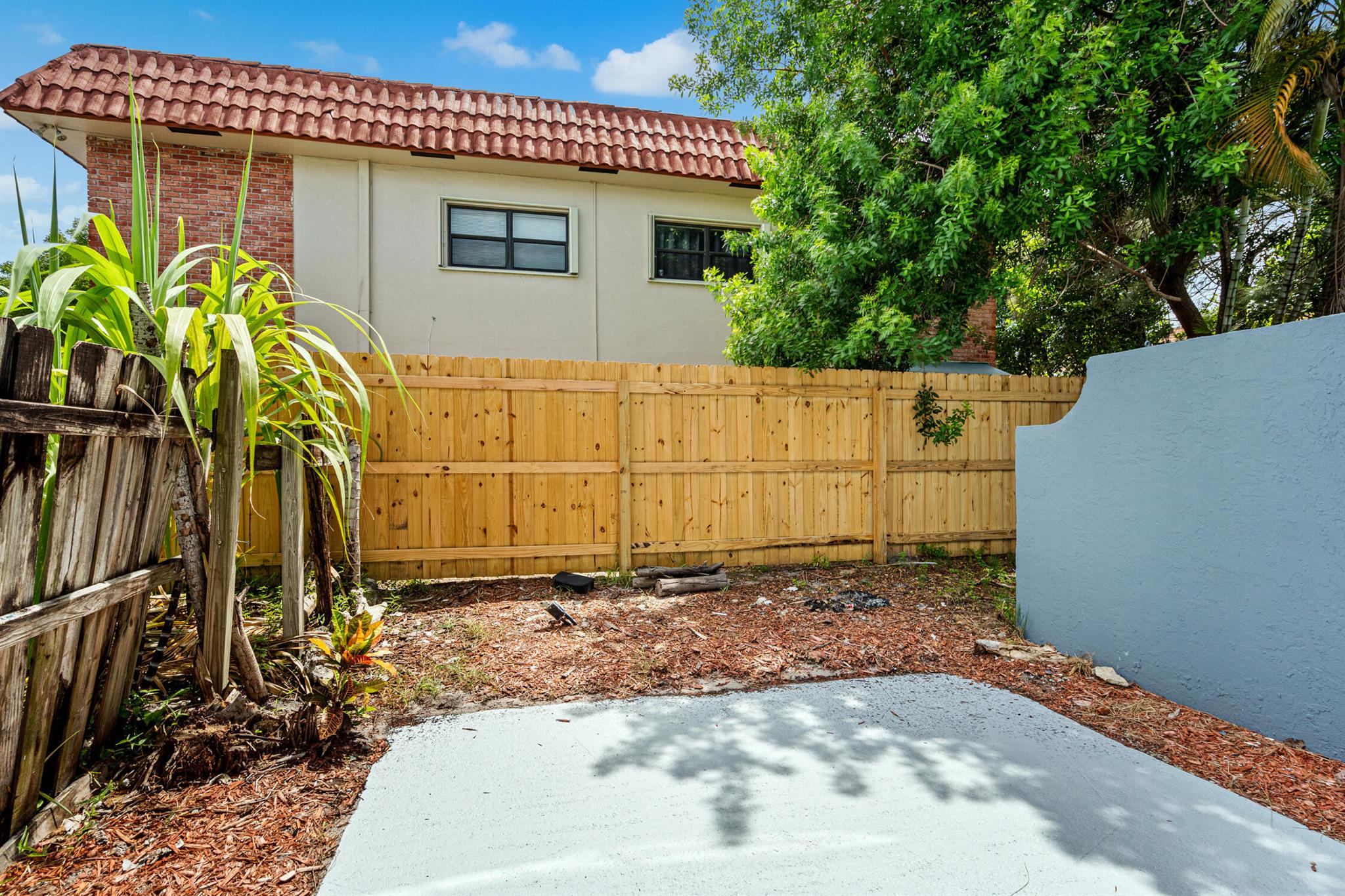 BOCA RATON HILLS SEC 02 - Residential Lease