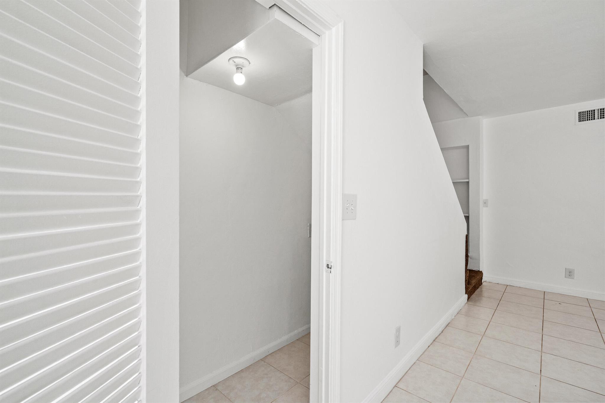 BOCA RATON HILLS SEC 02 - Residential Lease