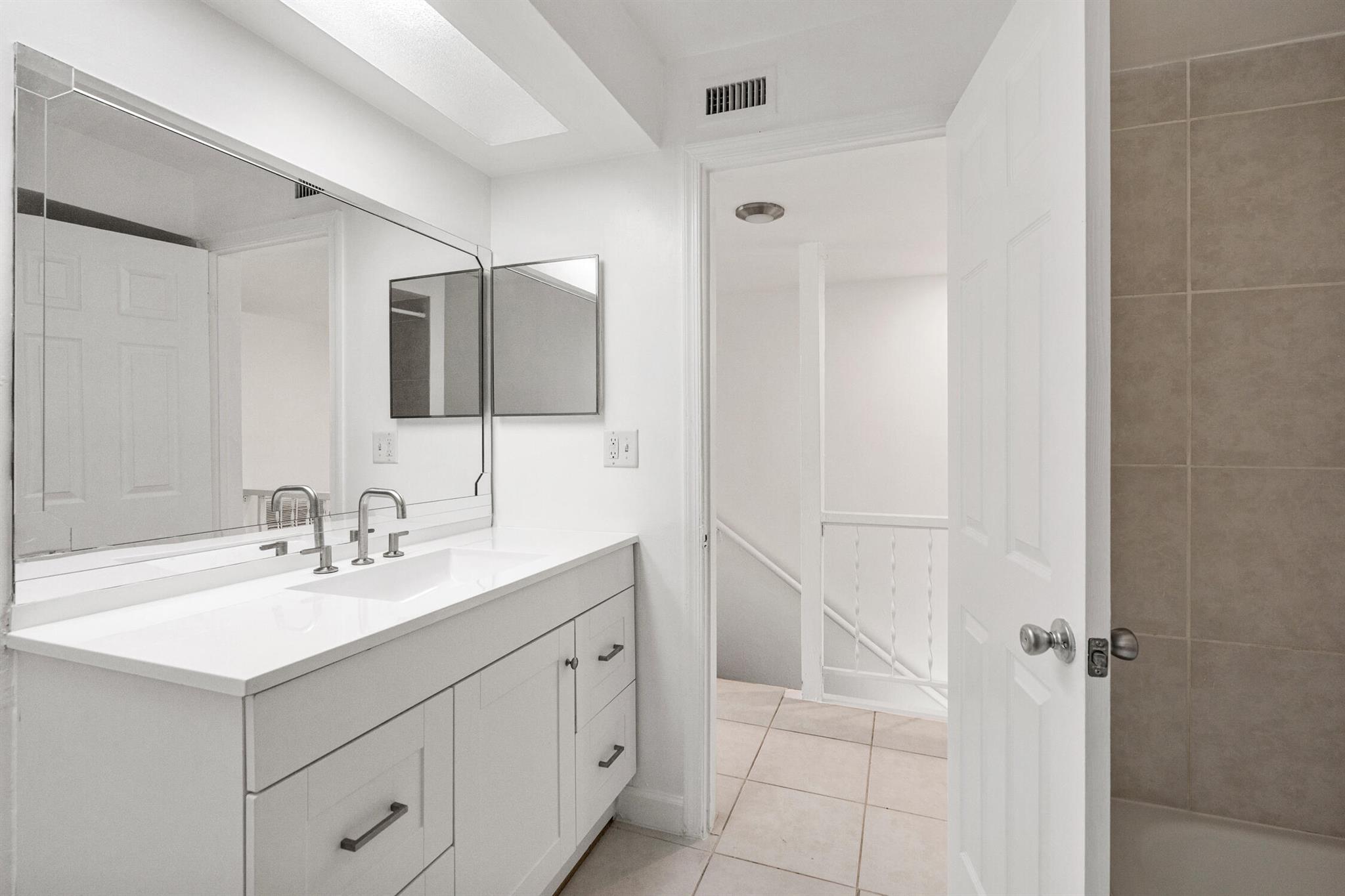 BOCA RATON HILLS SEC 02 - Residential Lease