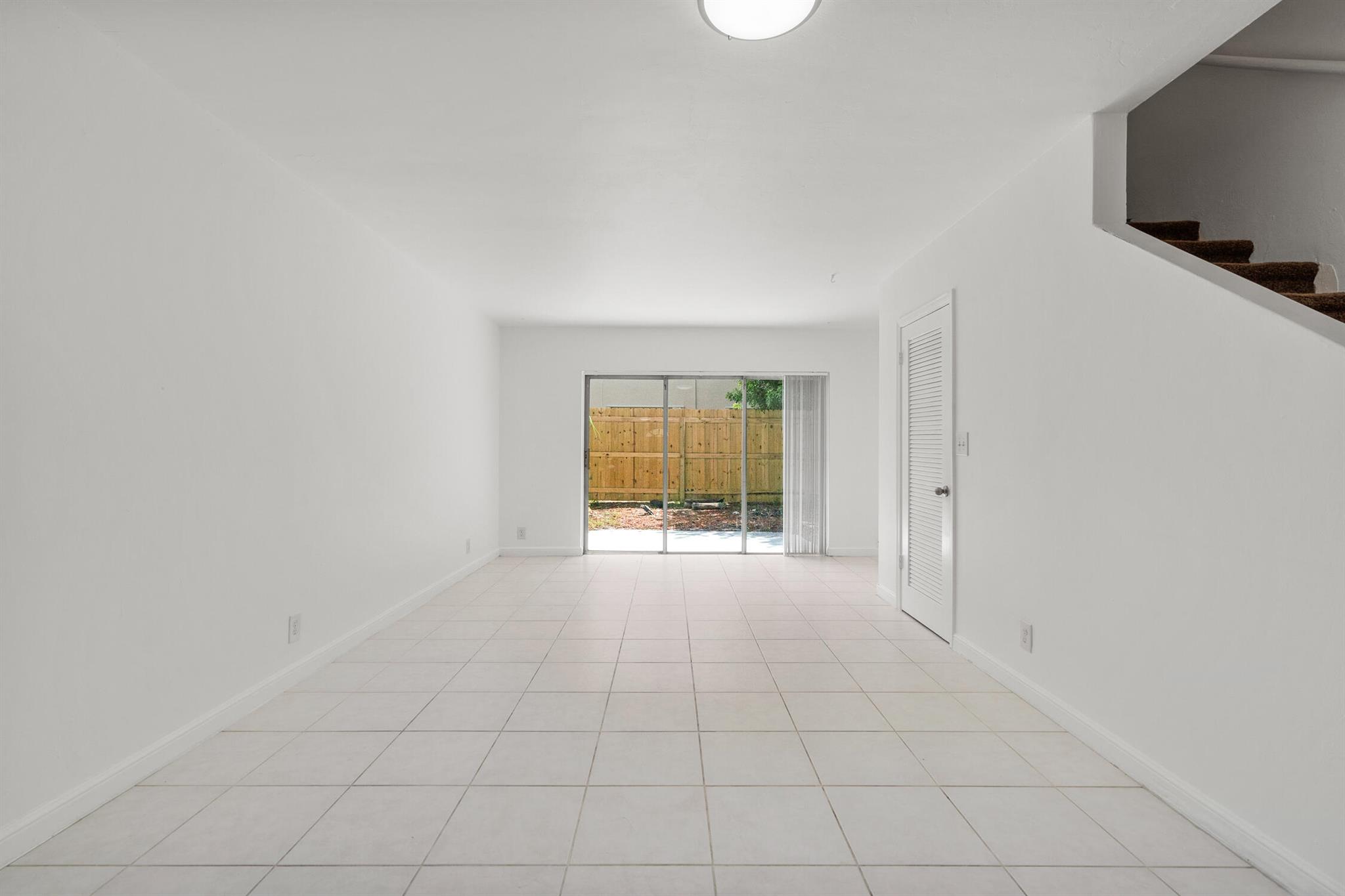 BOCA RATON HILLS SEC 02 - Residential Lease