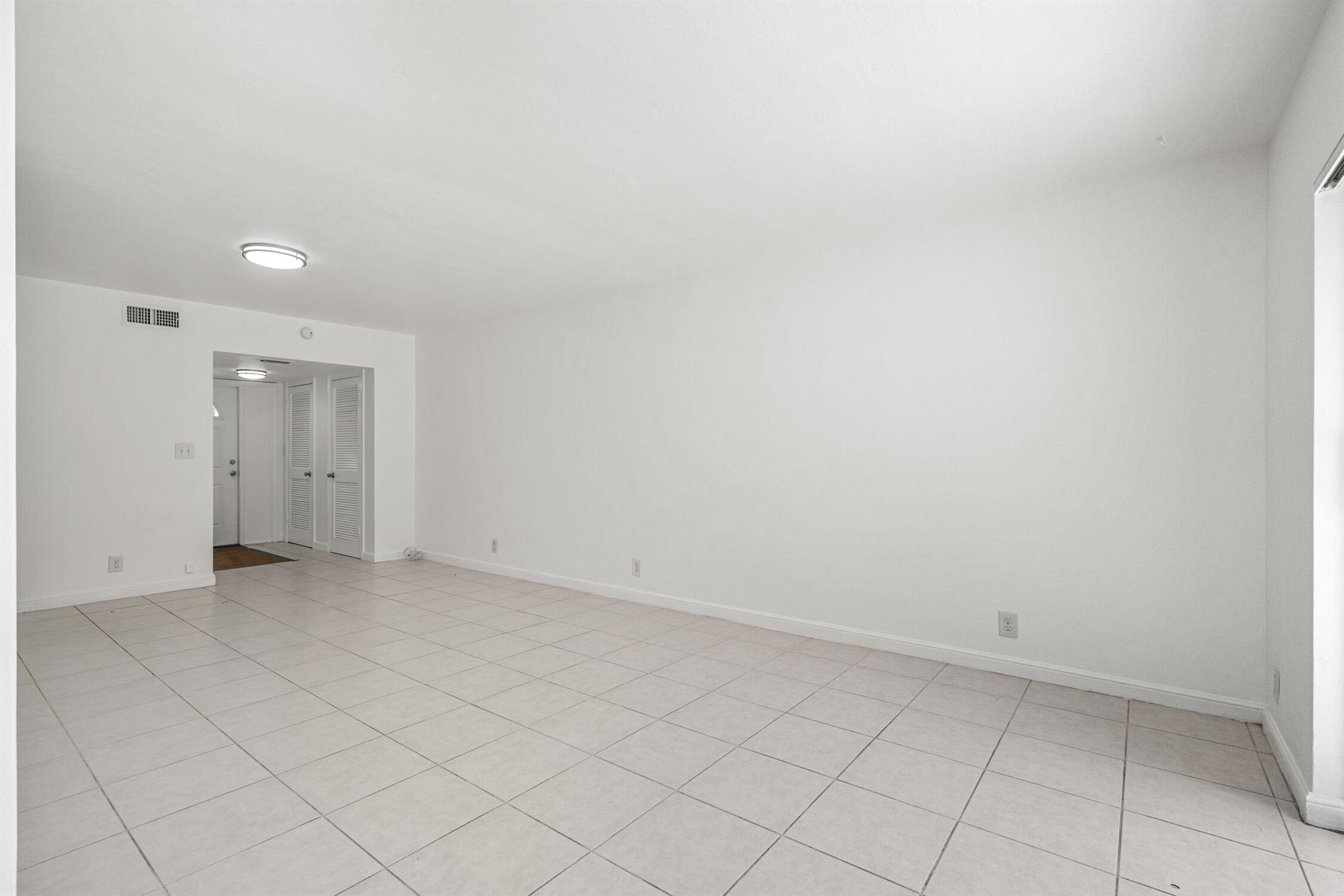 BOCA RATON HILLS SEC 02 - Residential Lease