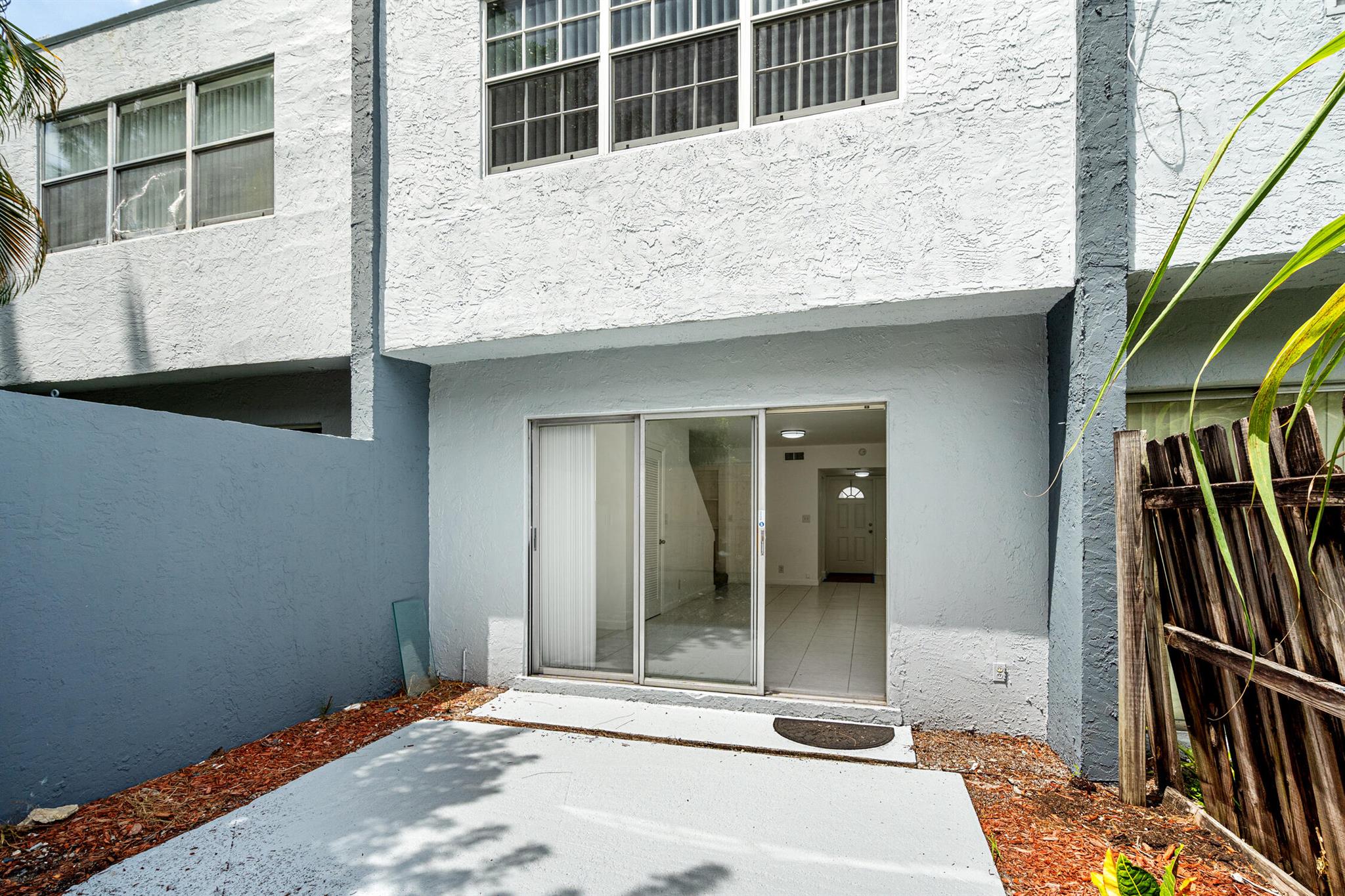 BOCA RATON HILLS SEC 02 - Residential Lease