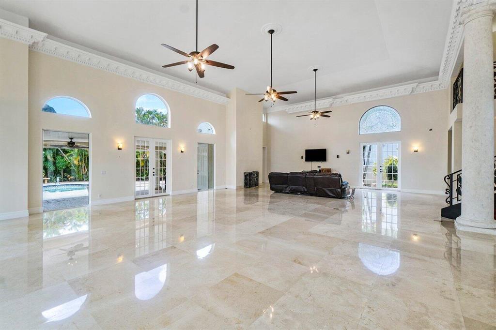 ROYAL PALM YACHT & COUNTRY CLUB - Residential