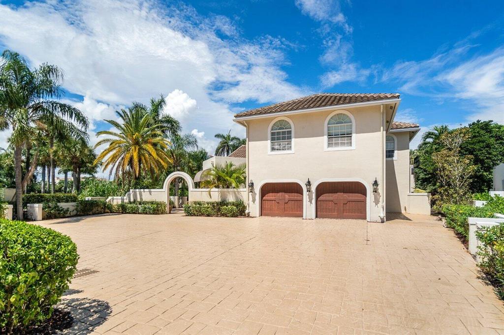 ROYAL PALM YACHT & COUNTRY CLUB - Residential