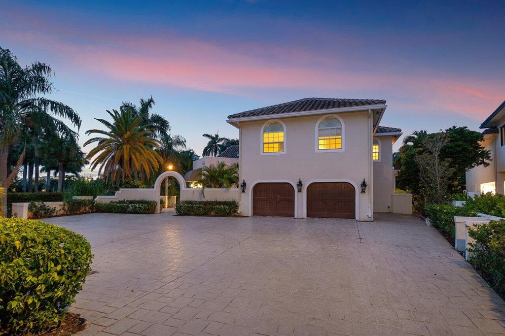 ROYAL PALM YACHT & COUNTRY CLUB - Residential