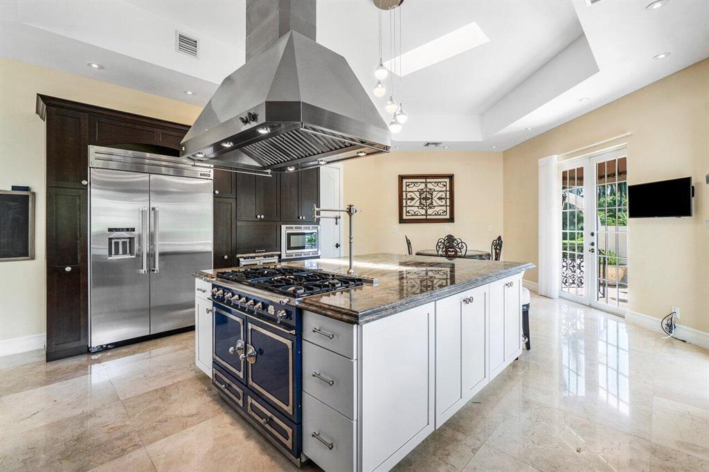 ROYAL PALM YACHT & COUNTRY CLUB - Residential