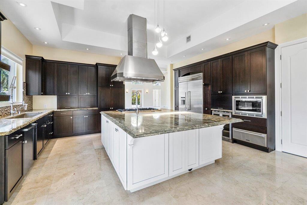 ROYAL PALM YACHT & COUNTRY CLUB - Residential