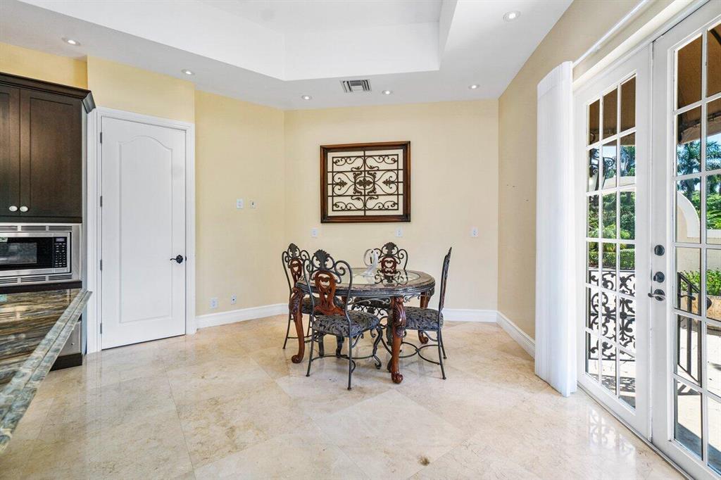 ROYAL PALM YACHT & COUNTRY CLUB - Residential