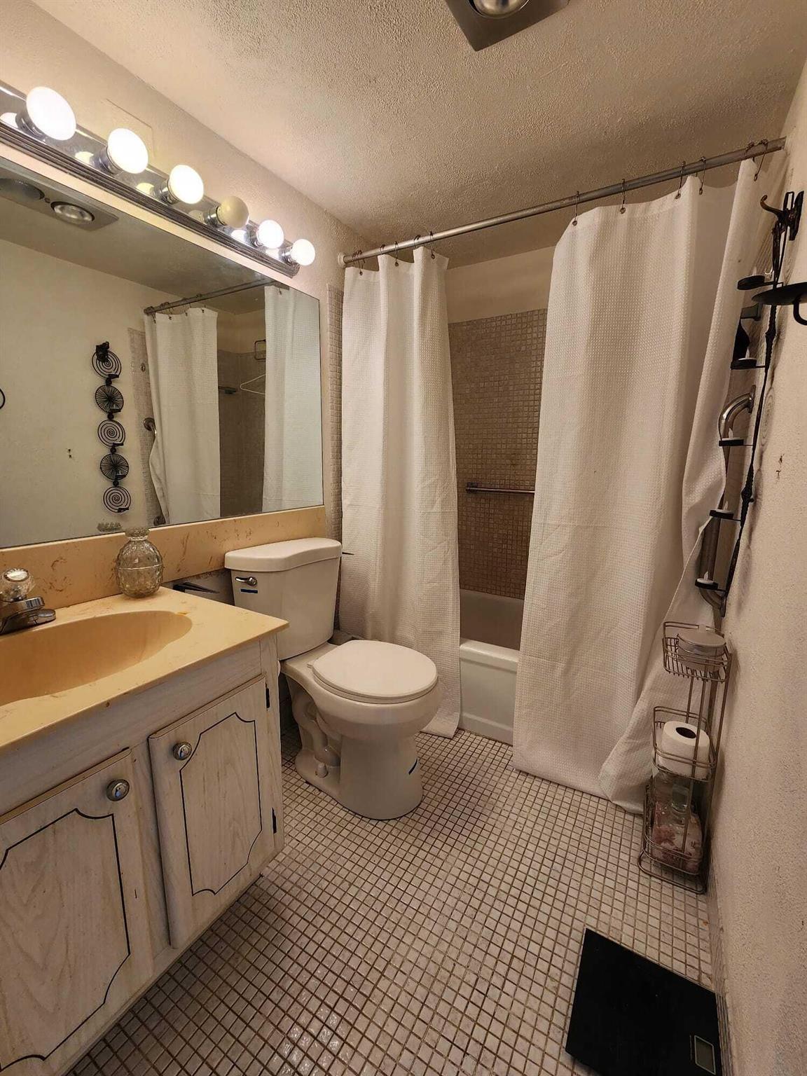 CAMDEN CONDOS - Residential