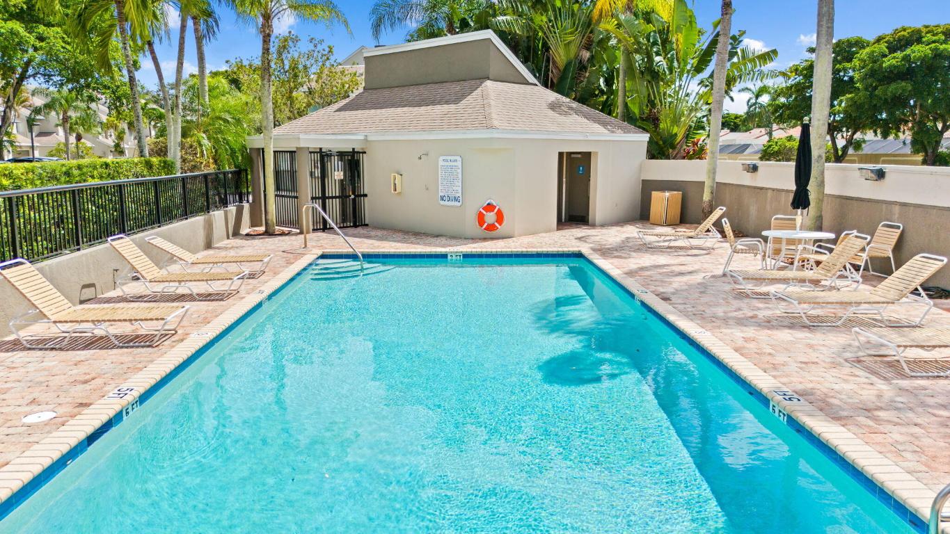 Boca Pines - Residential