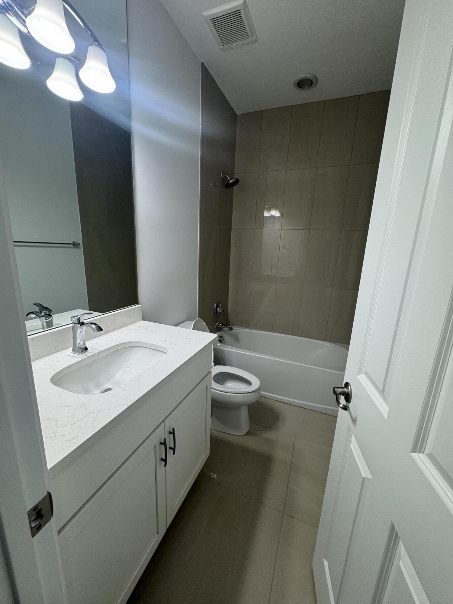 CASA DEL MAR - Residential Lease