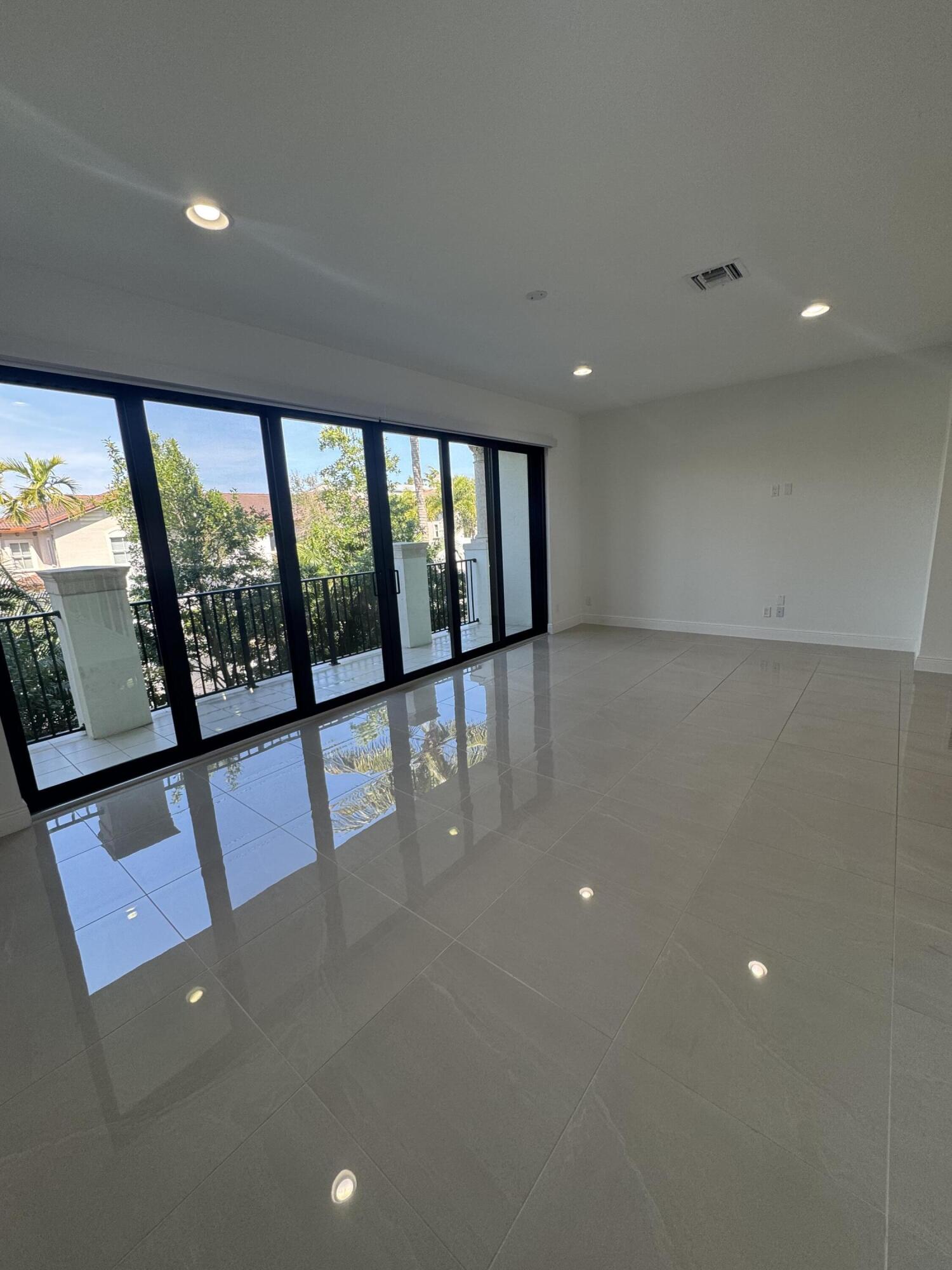 CASA DEL MAR - Residential Lease