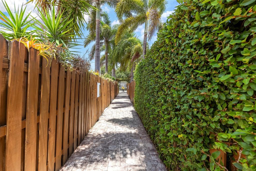 Photo of 1200 NE 17th Court #5, Fort Lauderdale, FL 33305 (MLS # F10519397)