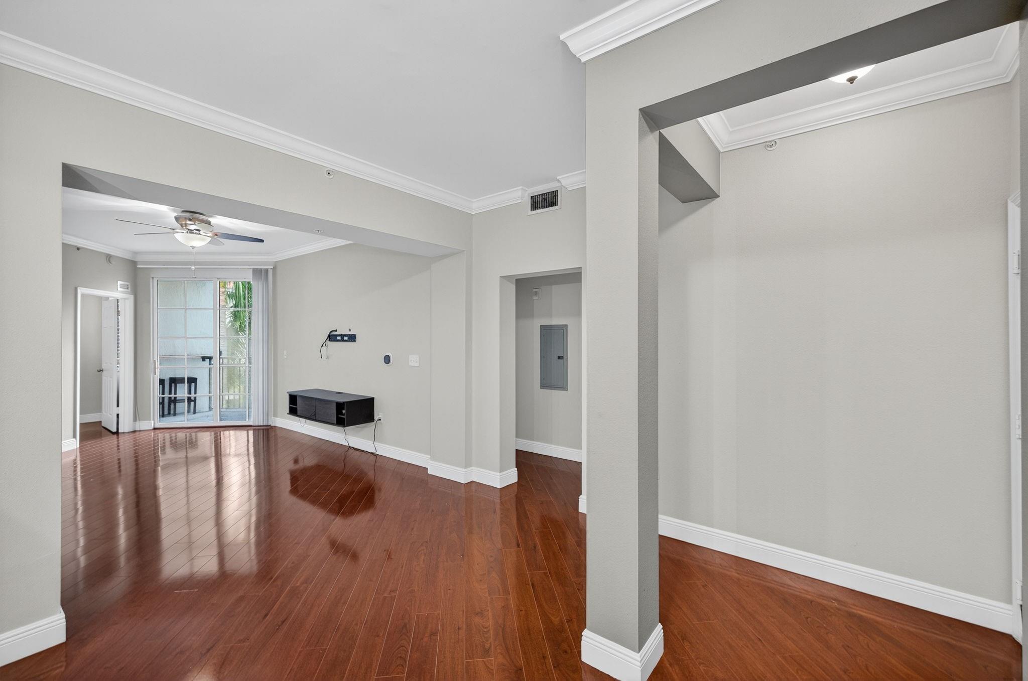 533 NE 3rd Ave 405