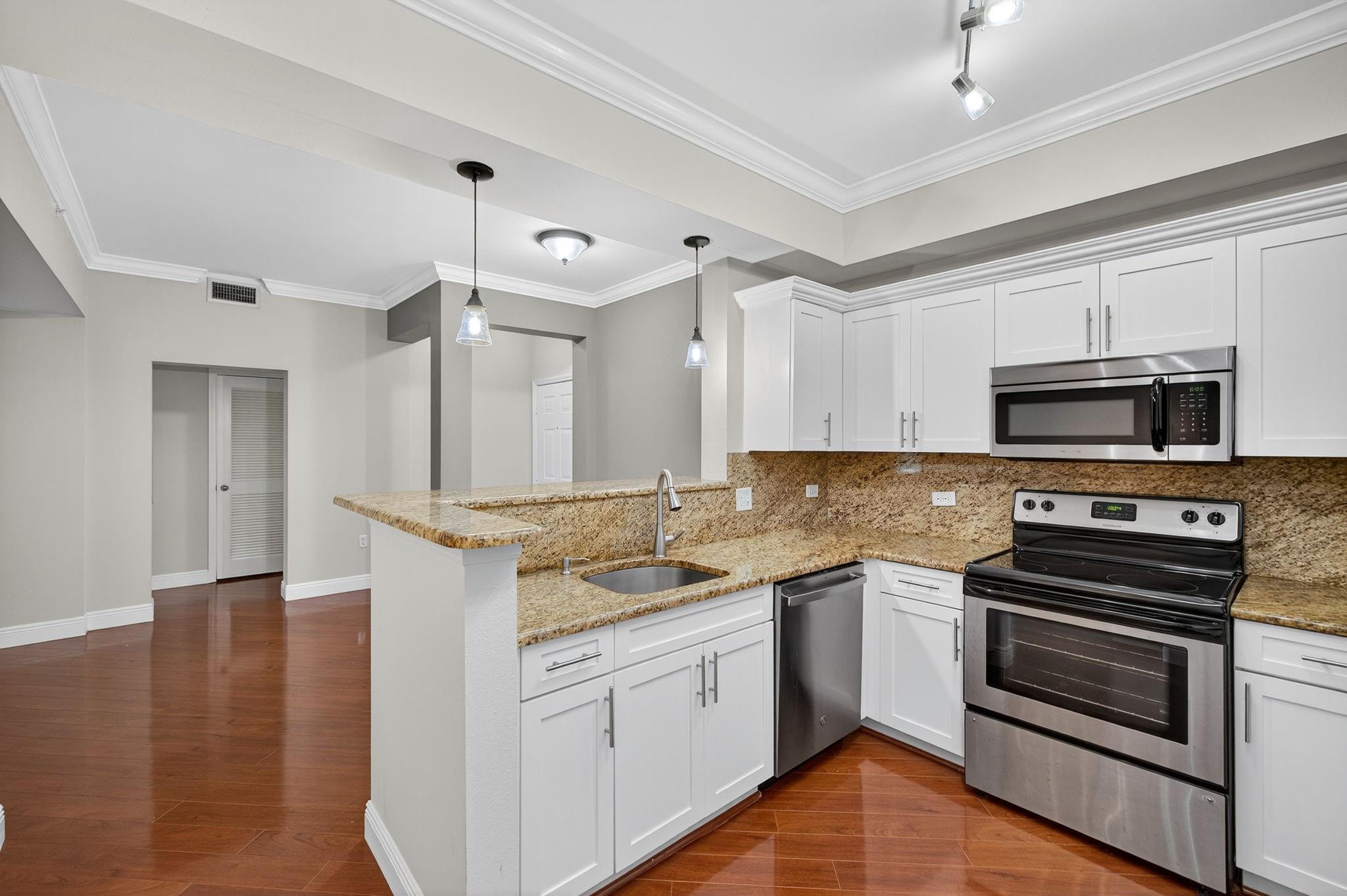 533 NE 3rd Ave 405
