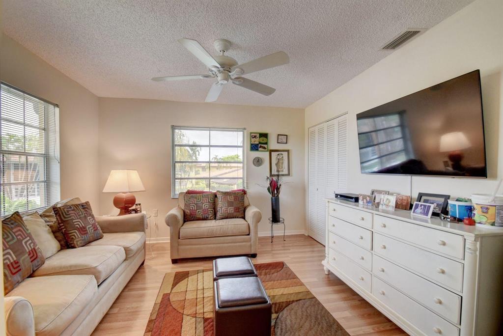 PALM GREENS AT VILLA DEL RAY COND PHASE
1,2,2-A,2 - Residential