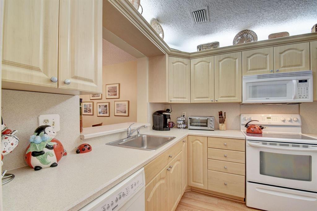 PALM GREENS AT VILLA DEL RAY COND PHASE
1,2,2-A,2 - Residential