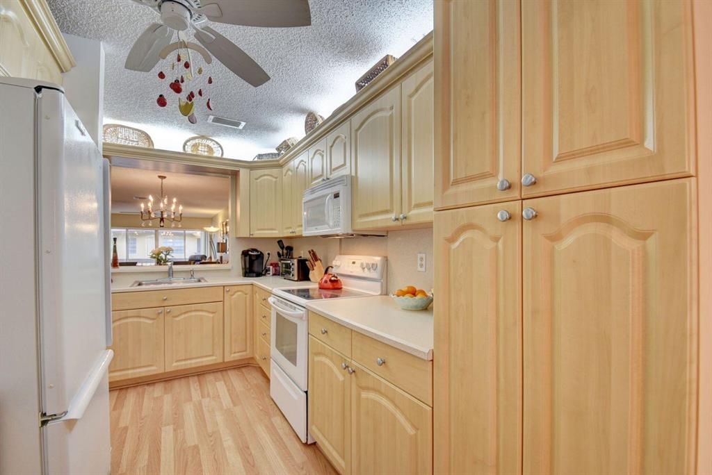 PALM GREENS AT VILLA DEL RAY COND PHASE
1,2,2-A,2 - Residential