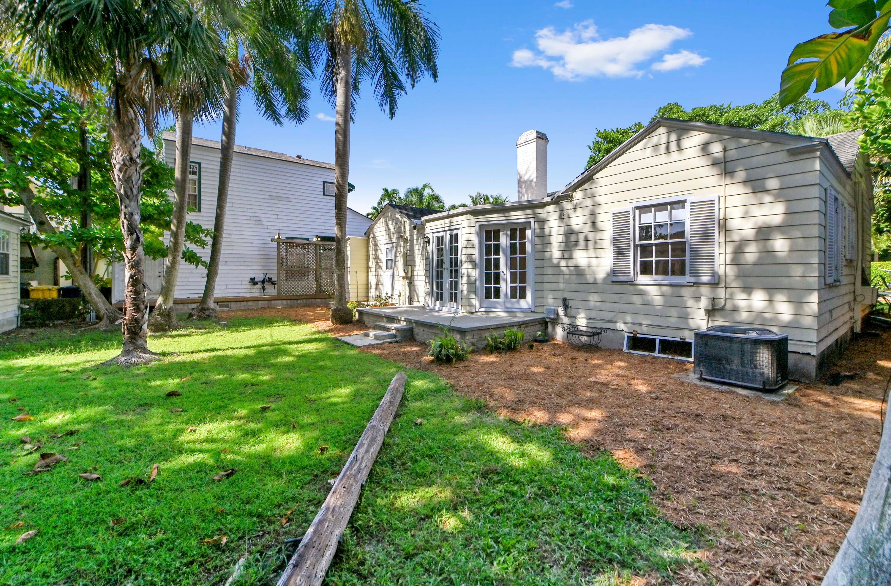 53 Palm Square