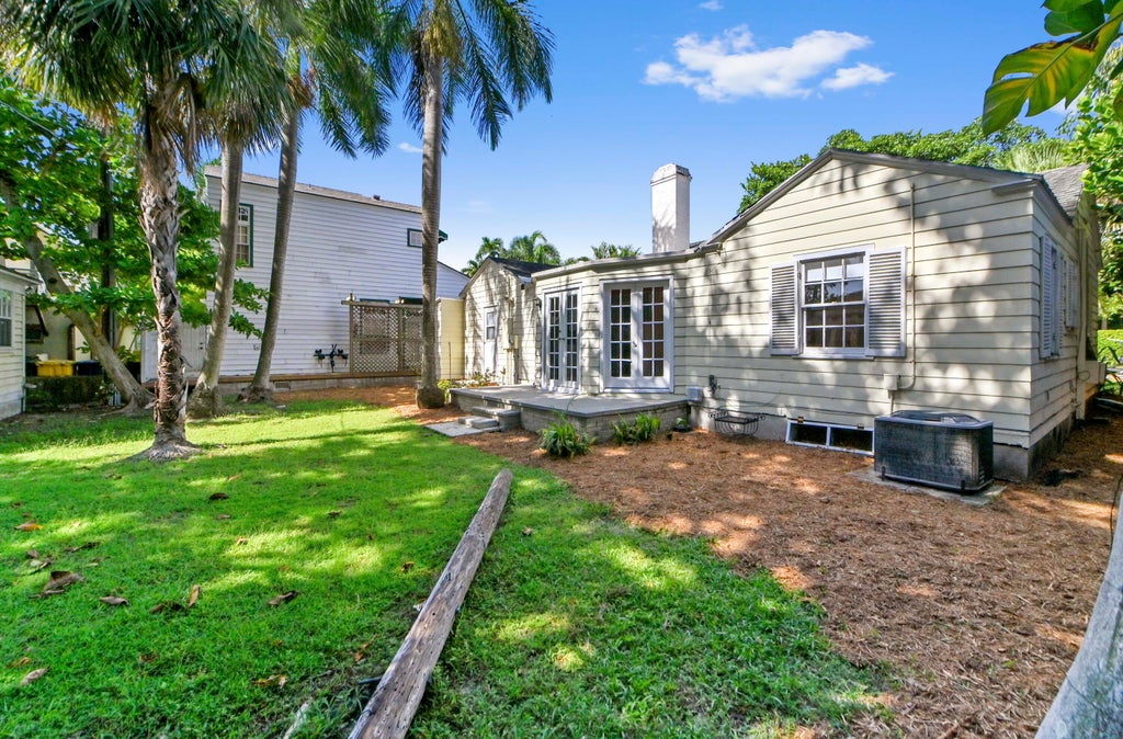 Photo of 53 Palm Square, Delray Beach, FL 33483 (MLS # B26065005)