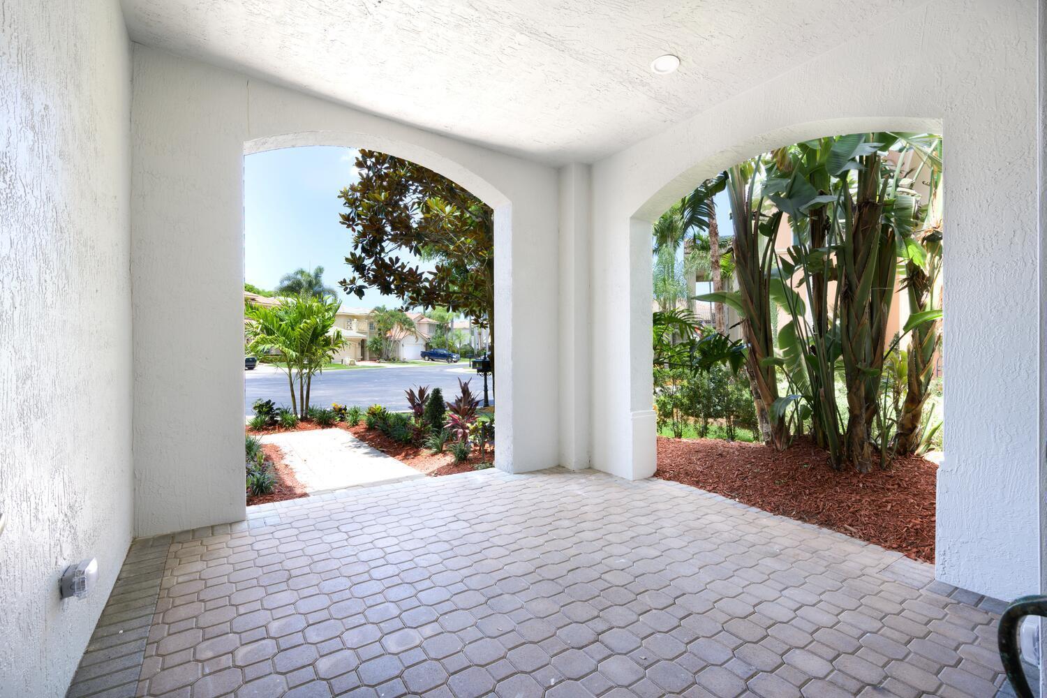 6484 Paradise Cove