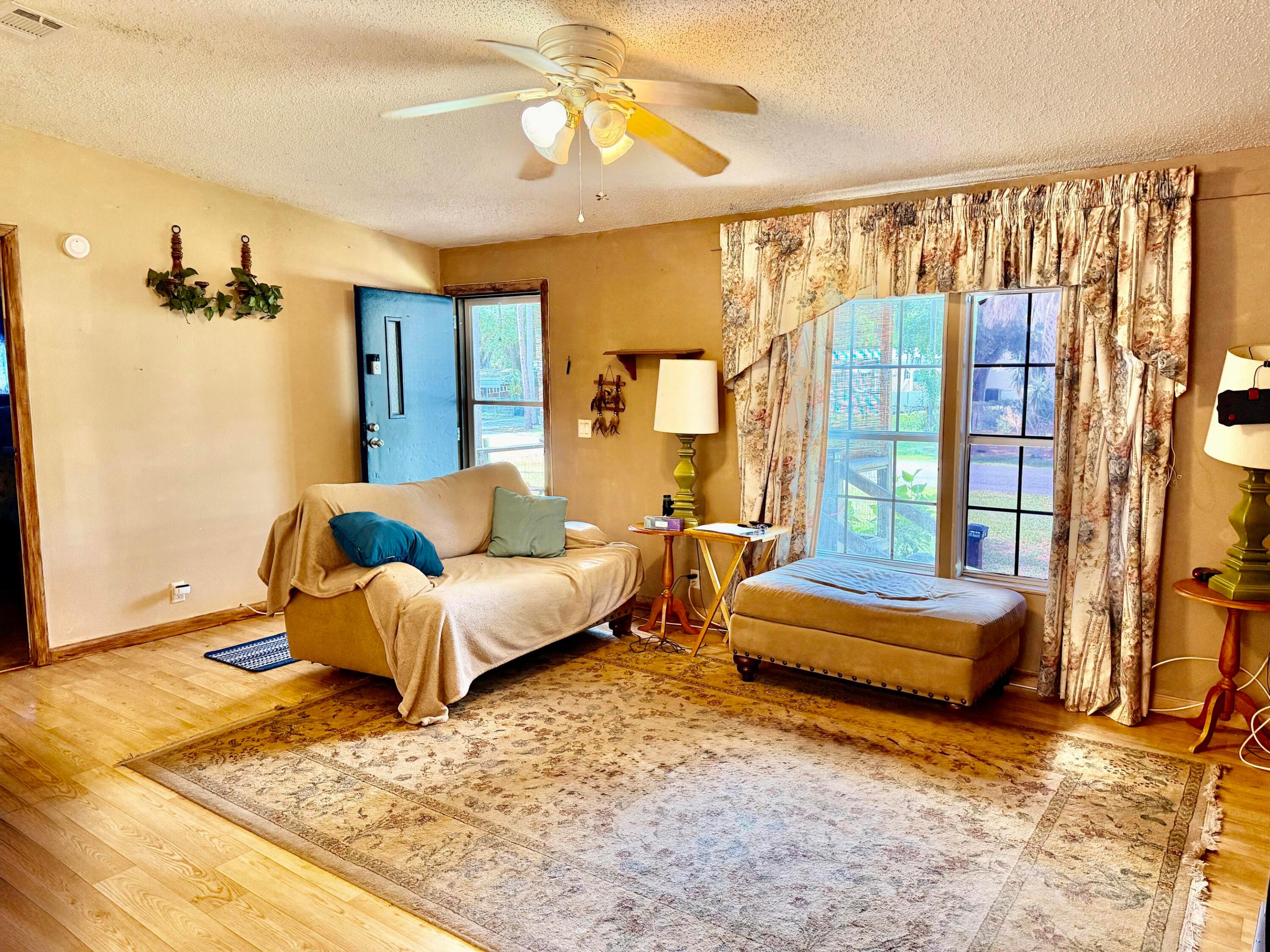 PINE OAKS VILLAGE NO 1 - Residential