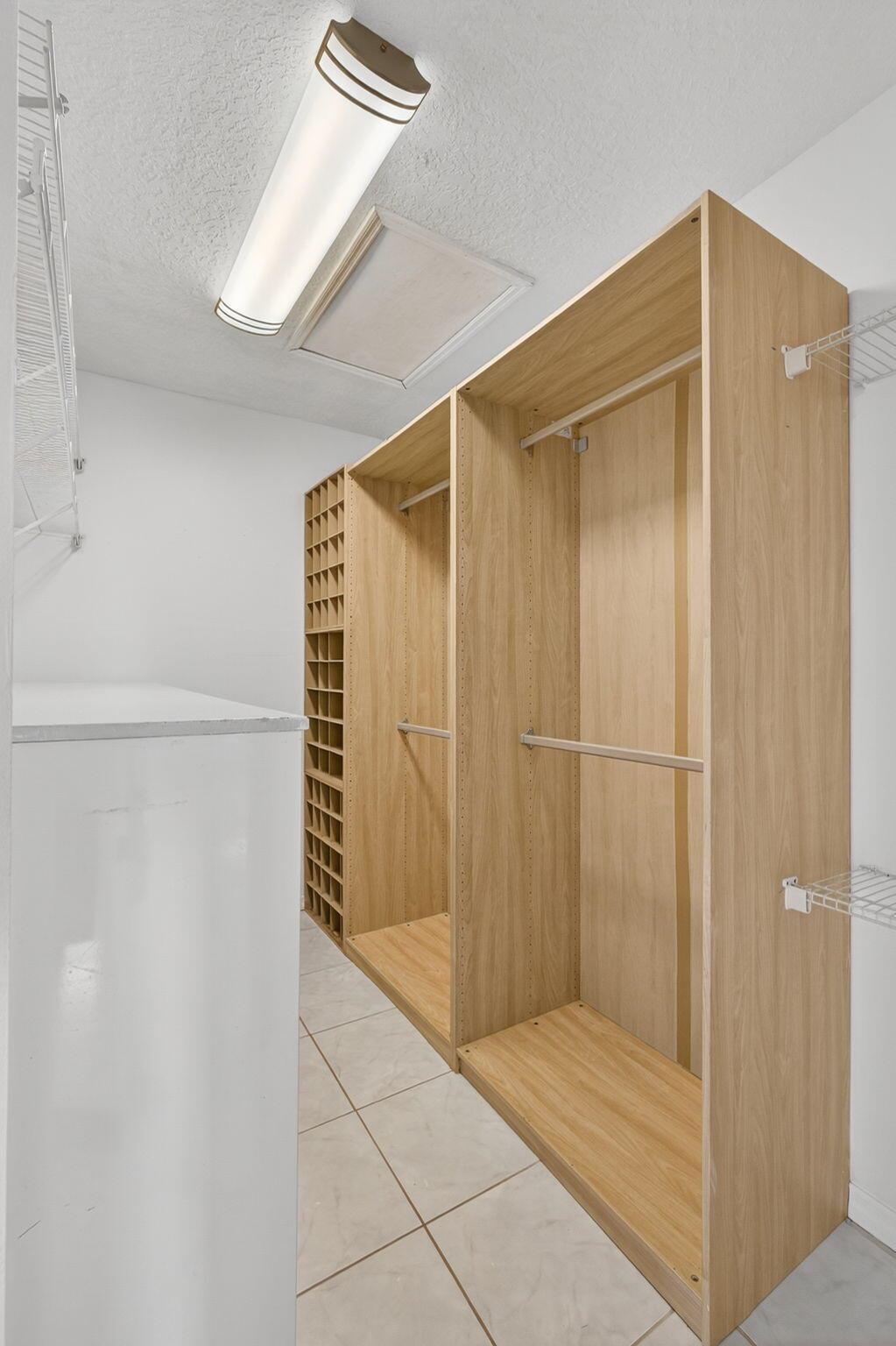 ORANGE POINT TR B - Residential Lease