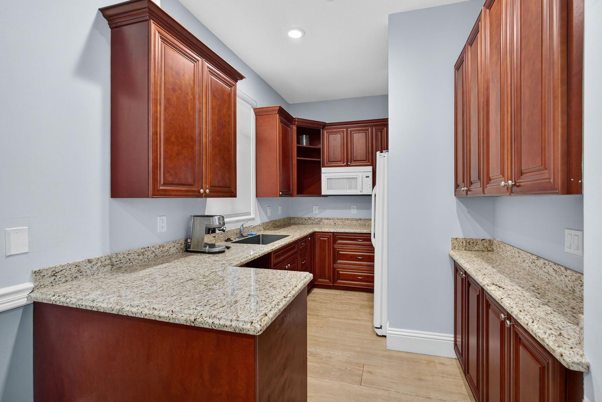 ORANGE POINT TR B - Residential Lease