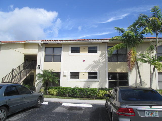 LOVELY 2/2 CONDO IN WEST PALM BEACH. STAINLESS STEEL KITCHEN APPLIANCES, GRANITE COUNTER TOPS, STACK BEDROOMS & WALK-IN CLOSET. CLOSE TO SCHOOLS, SHOPPING, DINING & MAIN ROADS.