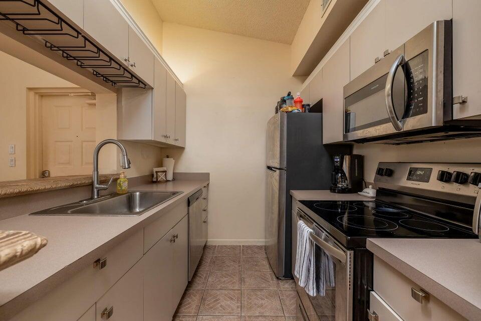 THE ANCHORAGE - Residential Lease