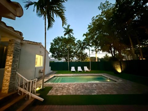 Tiny photo for 700 NE 17th Way, Fort Lauderdale, FL 33304 (MLS # B26028452)
