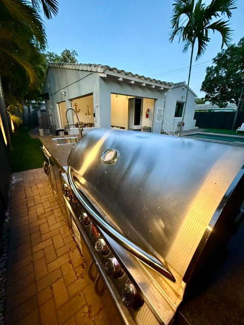 Tiny photo for 700 NE 17th Way, Fort Lauderdale, FL 33304 (MLS # B26028452)